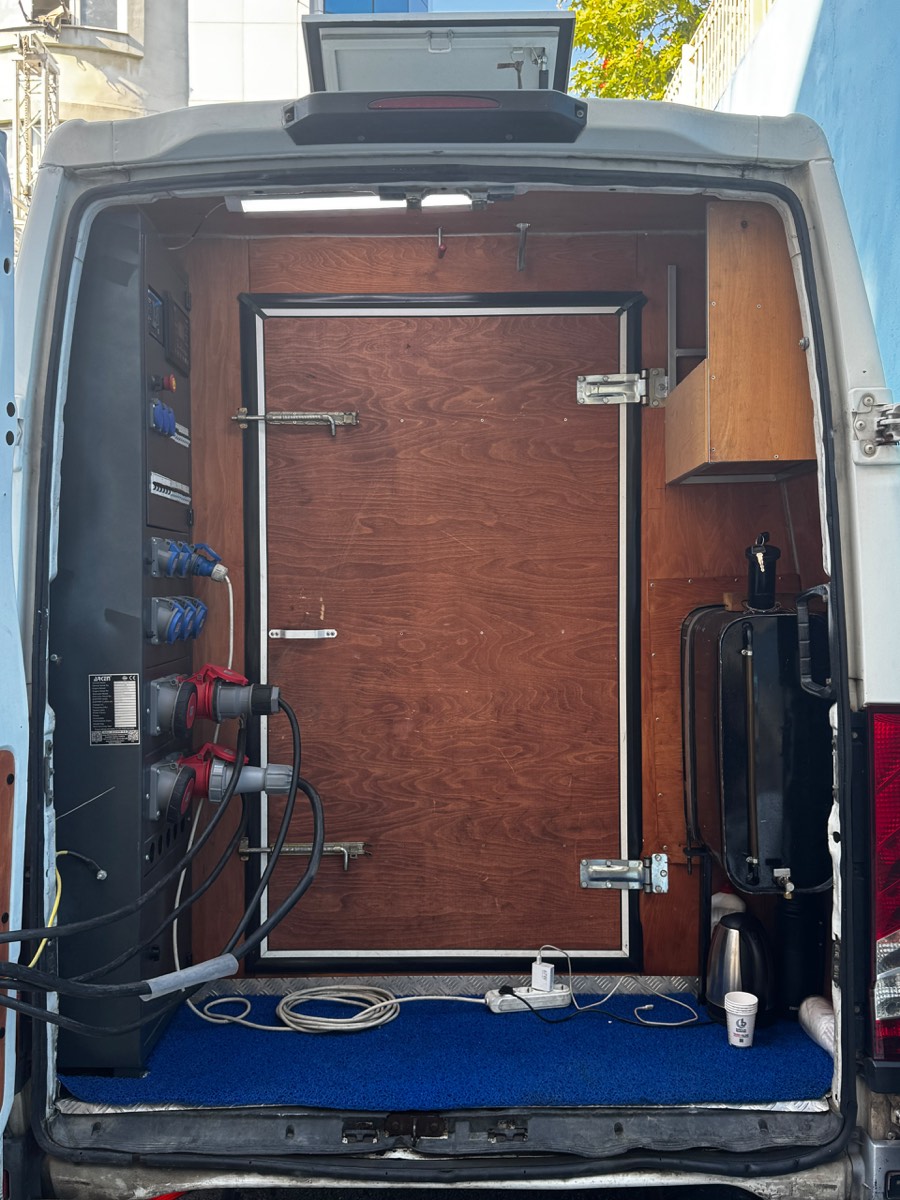 150 kW mobil jeneratör sahadan kare