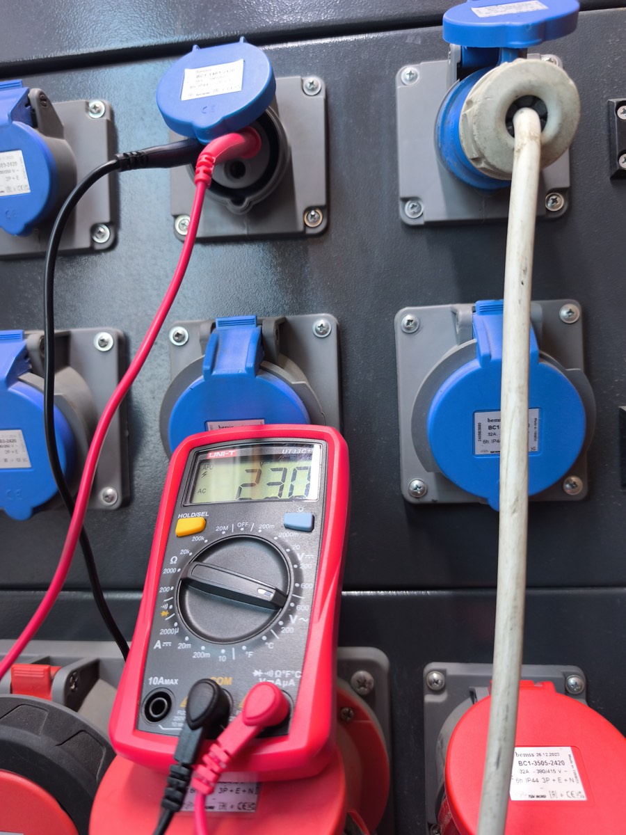 110 kW mobil jeneratör sahadan kare