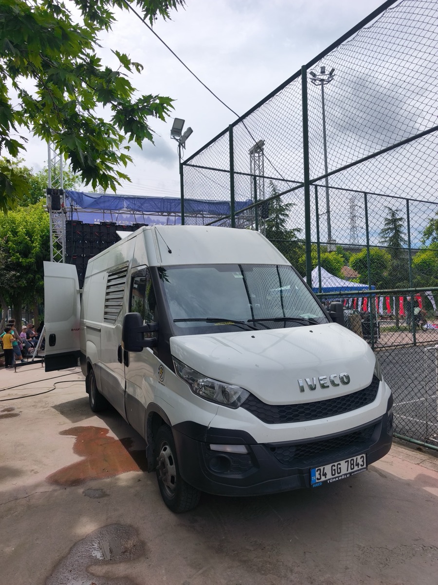 250 kW mobil jeneratör sahadan kare